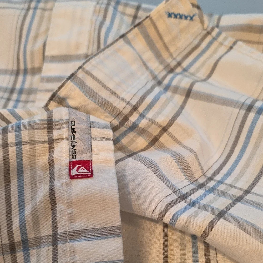 173 Quiksilver White and Blue Checkered Casual Button Up Shirt - Picture 10 of 11